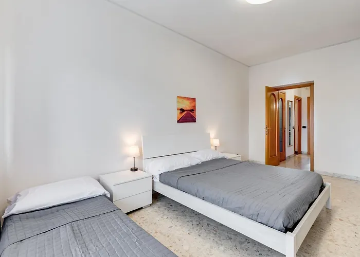 Apartment Moderno Sopra Metro A E Parco Degli Acquedotti